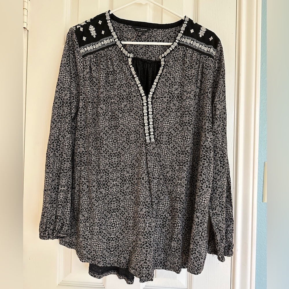 Lucky Brand | Top Black White Embroidered Long Sleeve V Neck- Size 2x